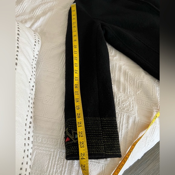 Icelandic Jacket with Embroidery Details - SIZE LARGE - Picture 13 of 15